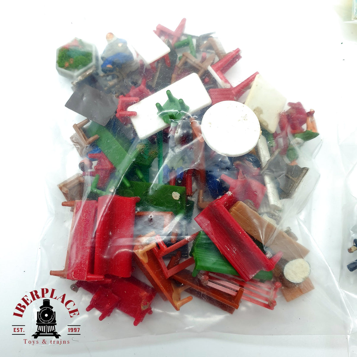 ♻️ 🚂 Figuras Mobiliario Urbano Bancos Mesas Postes Carritos de Carga Escala H0 1:87