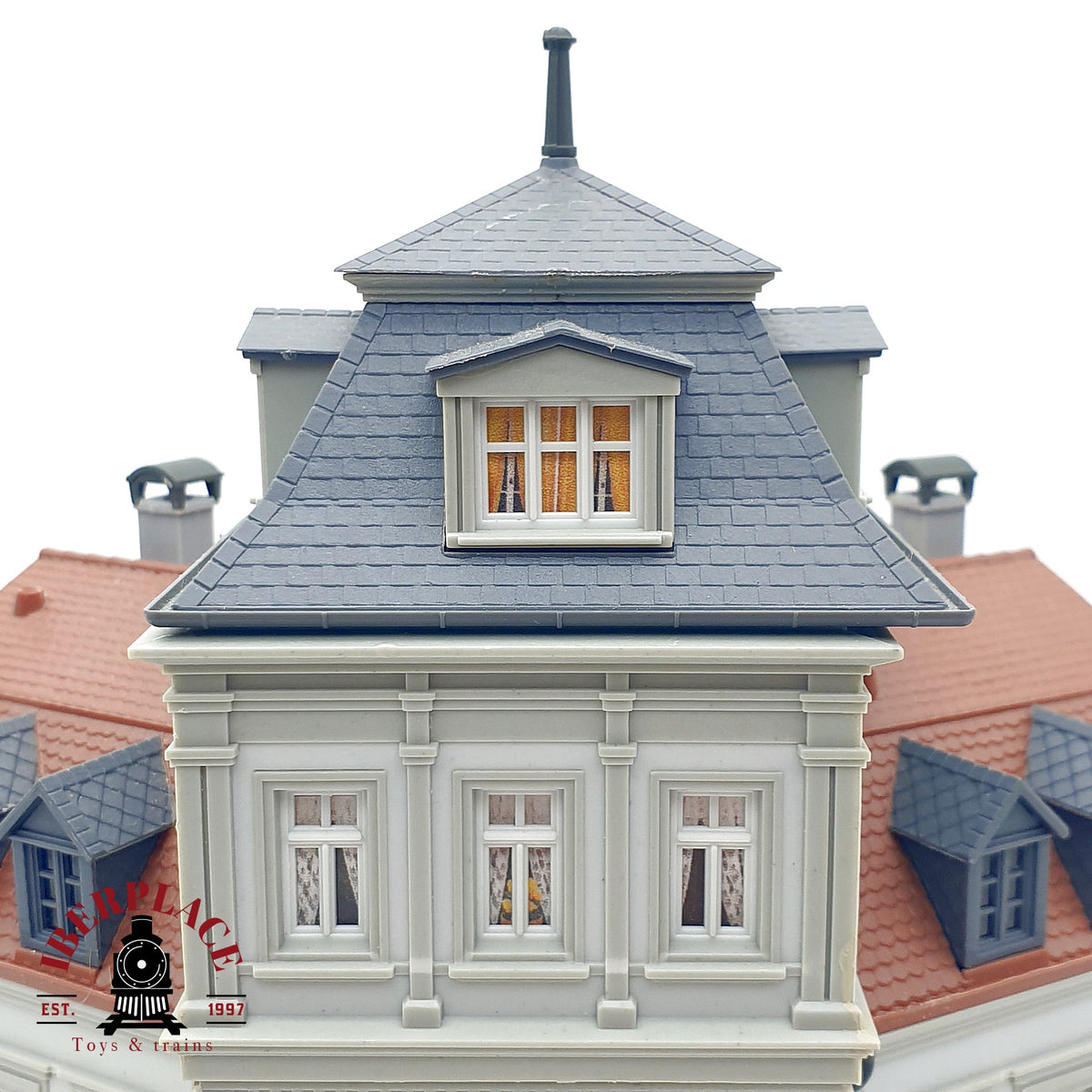 ♻️ Kibri Edificio esquinero con tienda de motos maqueta Escala H0 1:87