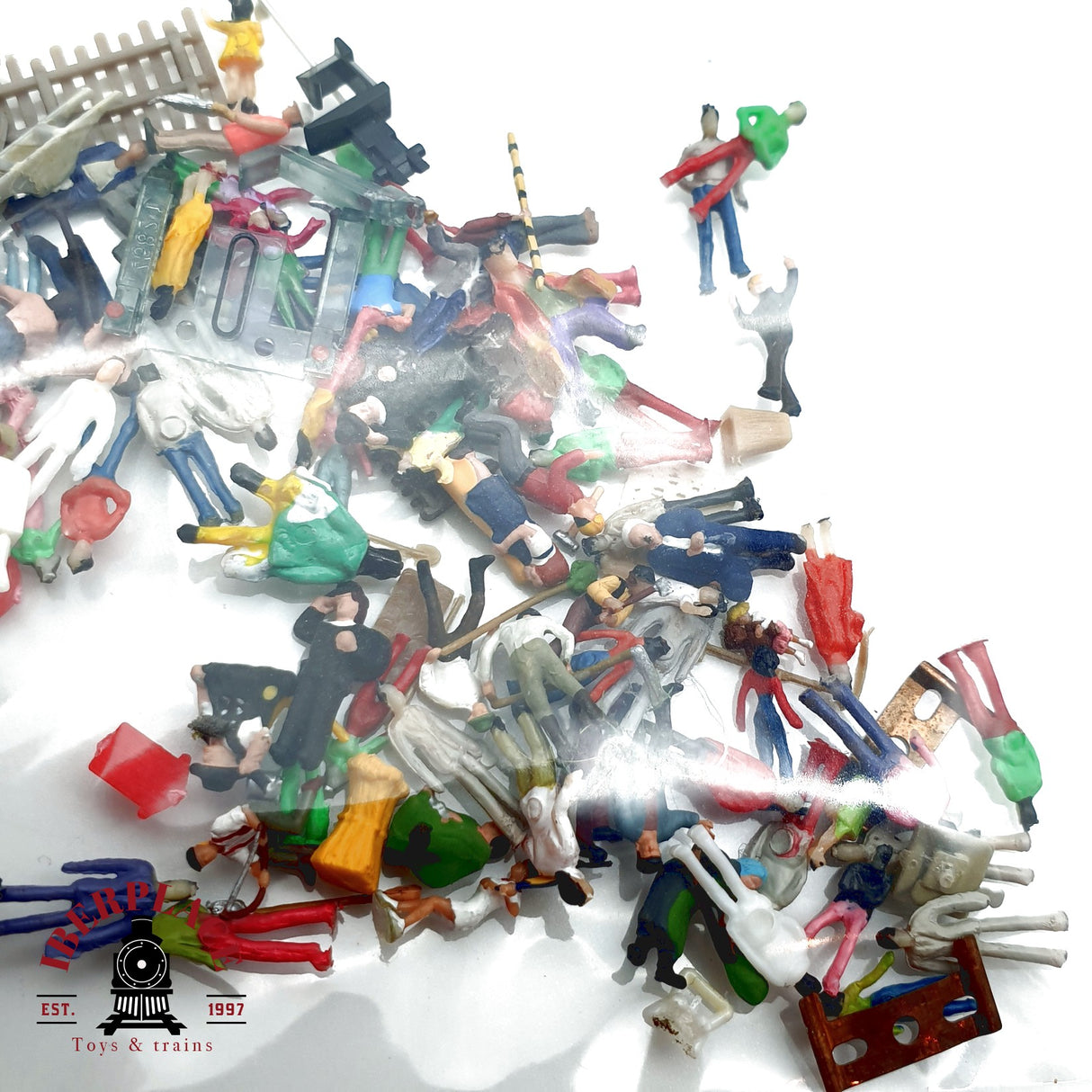 ♻️ Figuras viajeros paseantes vallas etc N escala 1:160 E20
