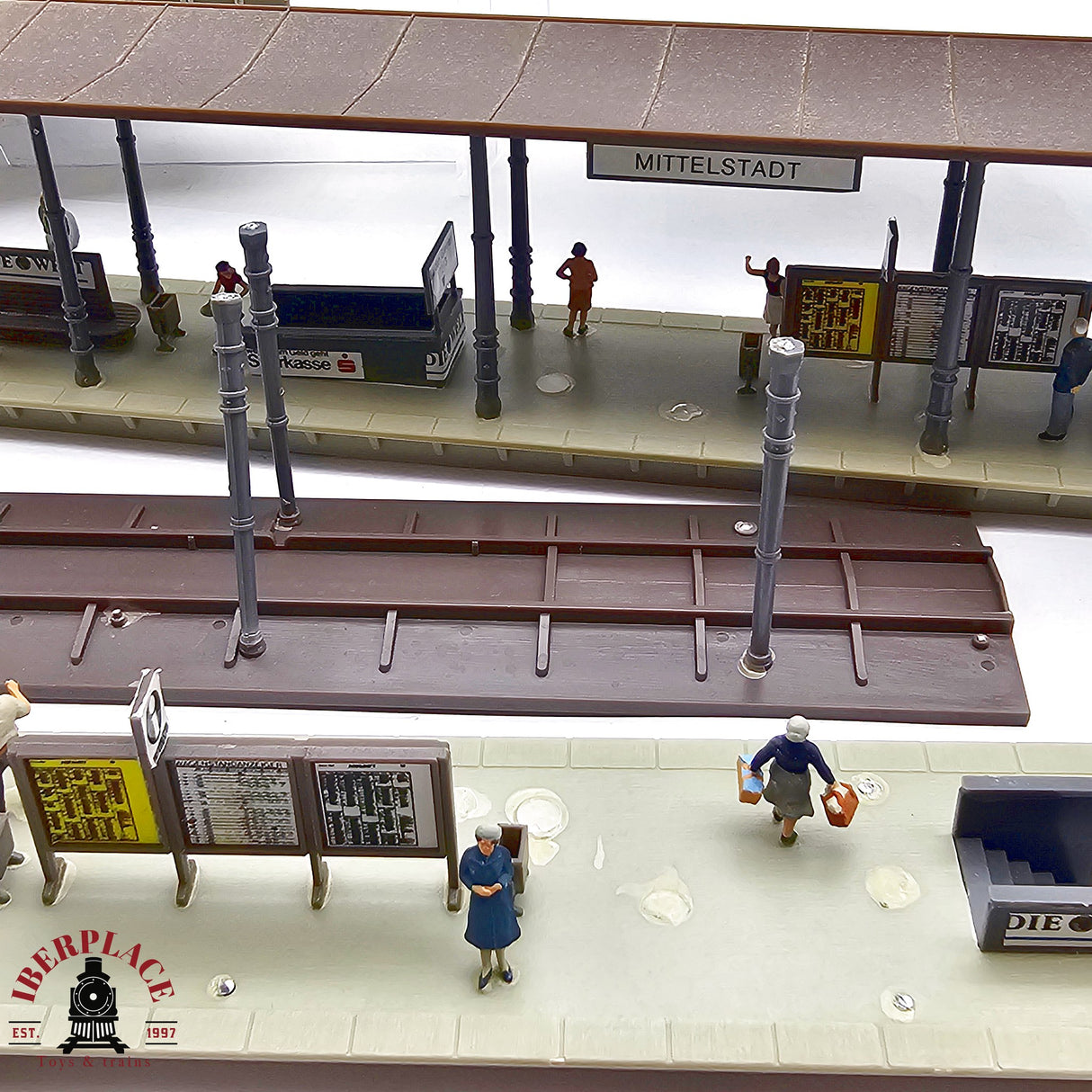 ♻️ 2da mano - FALLER estación de tren Mittelstadt con plataformas y figuras H0 escala 1:87 A11