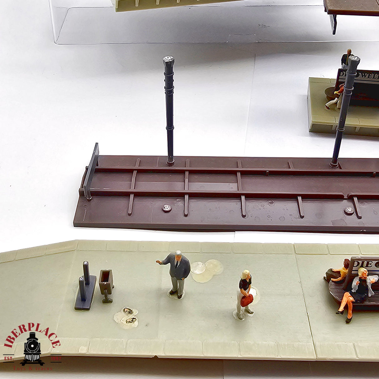 ♻️ 2da mano - FALLER estación de tren Mittelstadt con plataformas y figuras H0 escala 1:87 A11
