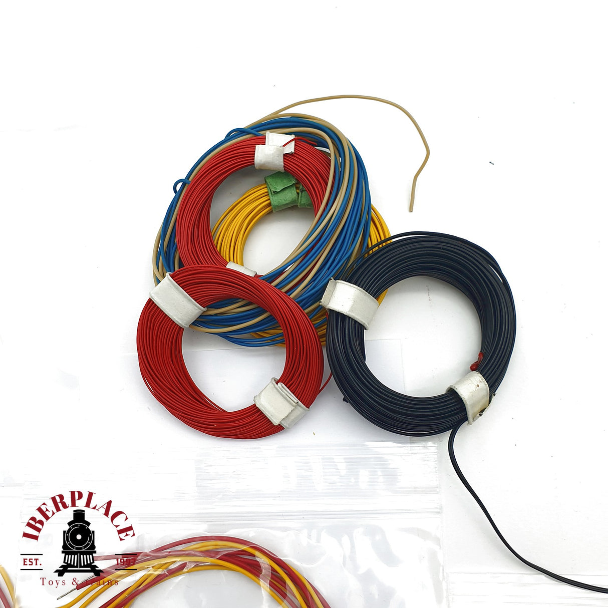 ♻️ 2da mano - Lote interruptores clavijas bombillas led y cables N escala 1:160 AN10