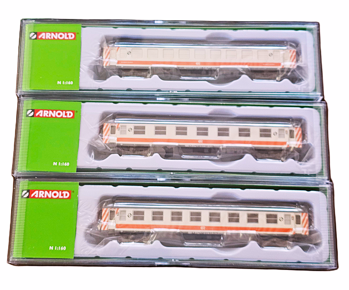 Arnold HN4454 Set de 3 Coches de Viajeros Serie 5000 de RENFE "Regionales" (Escala N)