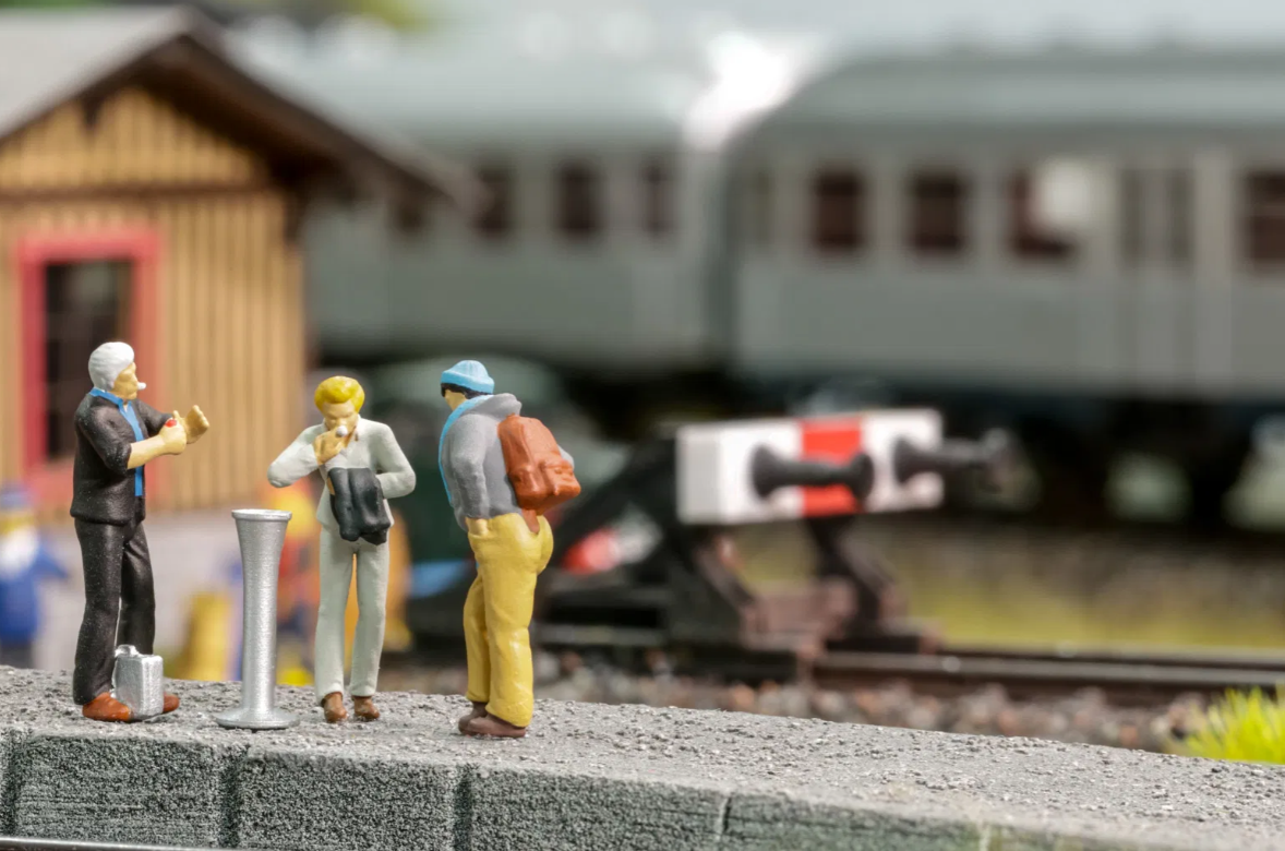 🆕 Noch - 16604 - Figuras "Pausa para Fumar" con Banco - Escala H0 1:87