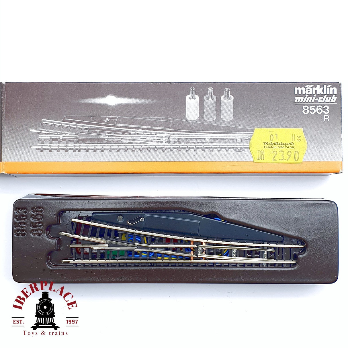 ♻️ 2da mano - Märklin 8563 Desvío eléctrico a la derecha Z escala 1:220