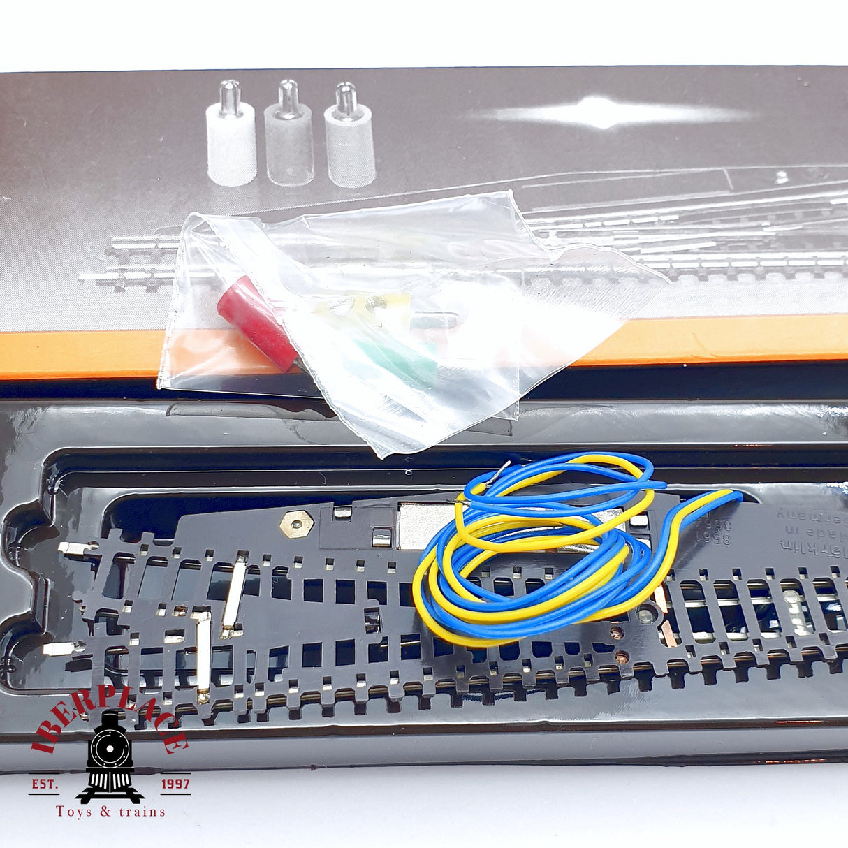 ♻️ 2da mano - Märklin 8562 Desvío eléctrico a la izquierda Z escala 1:220