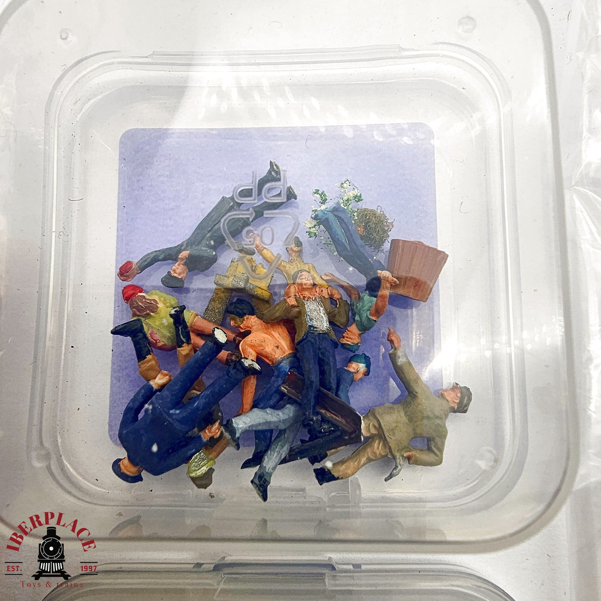 ♻️ 2da mano - Lote figuras sillas mesas barriles personas H0 escala 1:87 E13