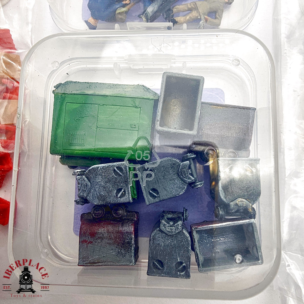 ♻️ 2da mano - Lote figuras sillas mesas barriles personas H0 escala 1:87 E13