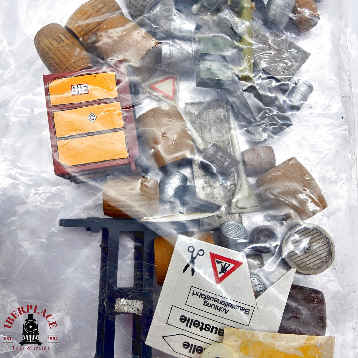 ♻️ 2da mano - Lote figuras sillas mesas barriles personas H0 escala 1:87 E13