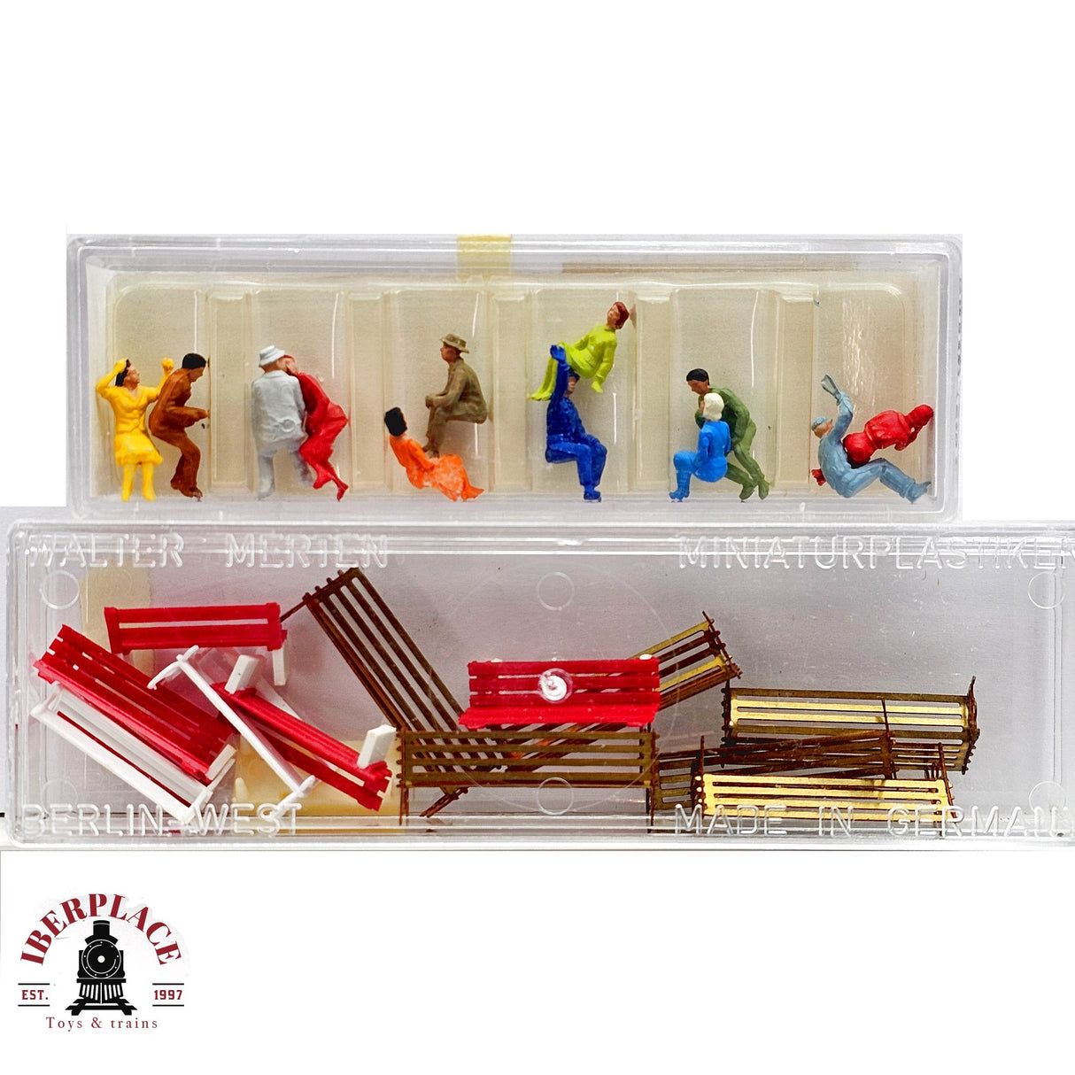 ♻️ 2da mano - Lote figuras bancos y personas sentadas H0 escala 1:87 E13