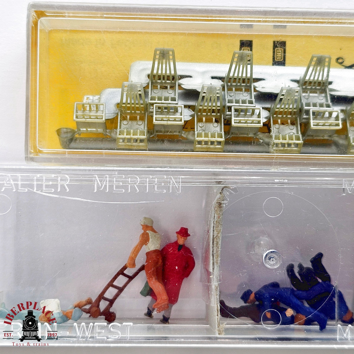 ♻️ 2da mano - 2x Preiser Merten sillas y oficiales H0 escala 1:87 E13