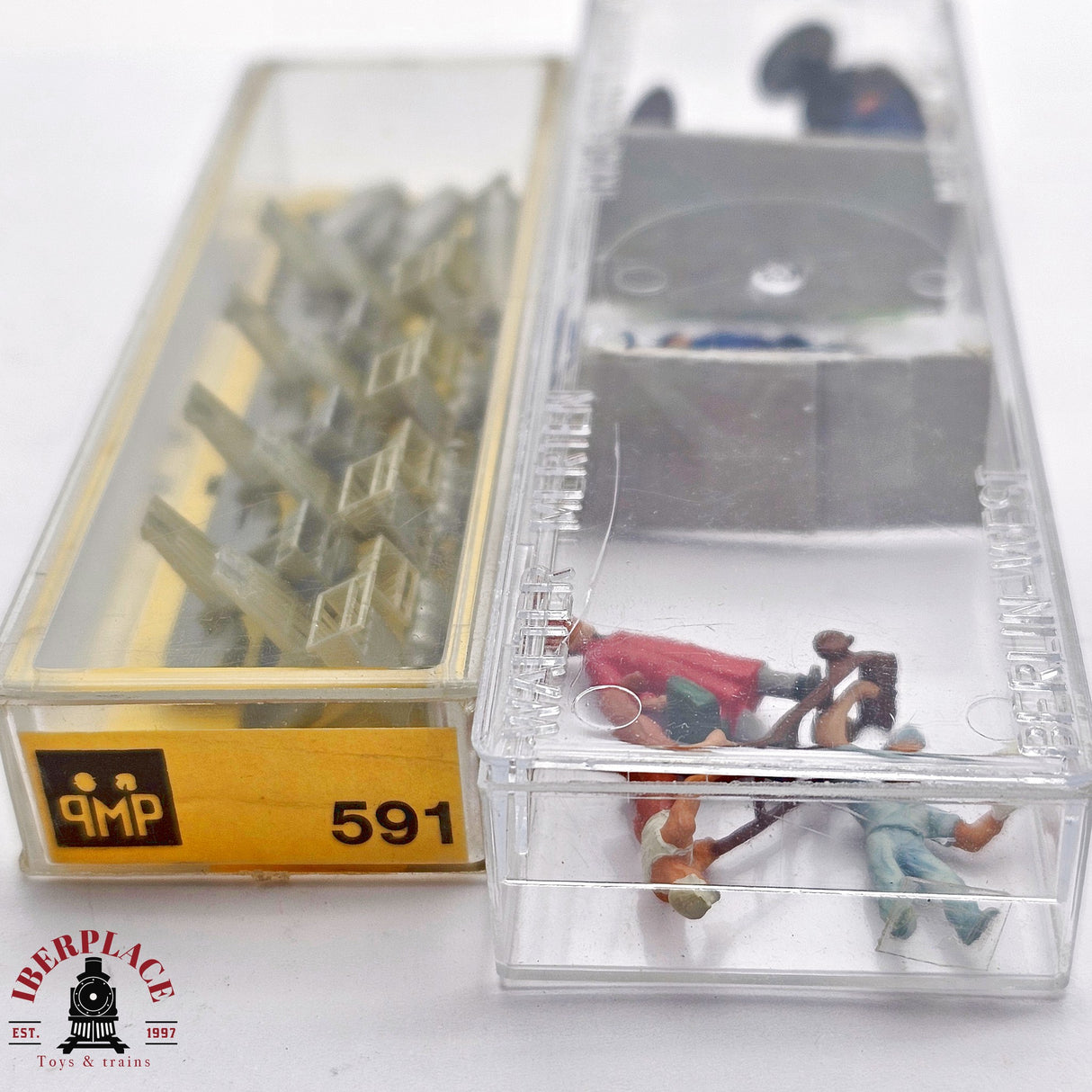 ♻️ 2da mano - 2x Preiser Merten sillas y oficiales H0 escala 1:87 E13