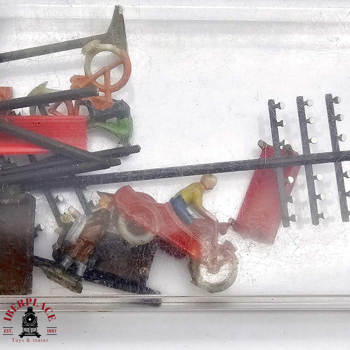 ♻️ 2da mano - Figuras personas bicicletas bancos etc H0 escala 1:87 E13