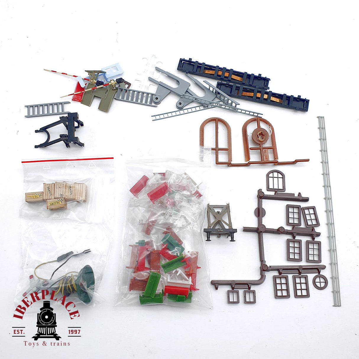 ♻️ 2da mano - Faller figuras barreras de paso a nivel bancos ventanas etc H0 escala 1:87