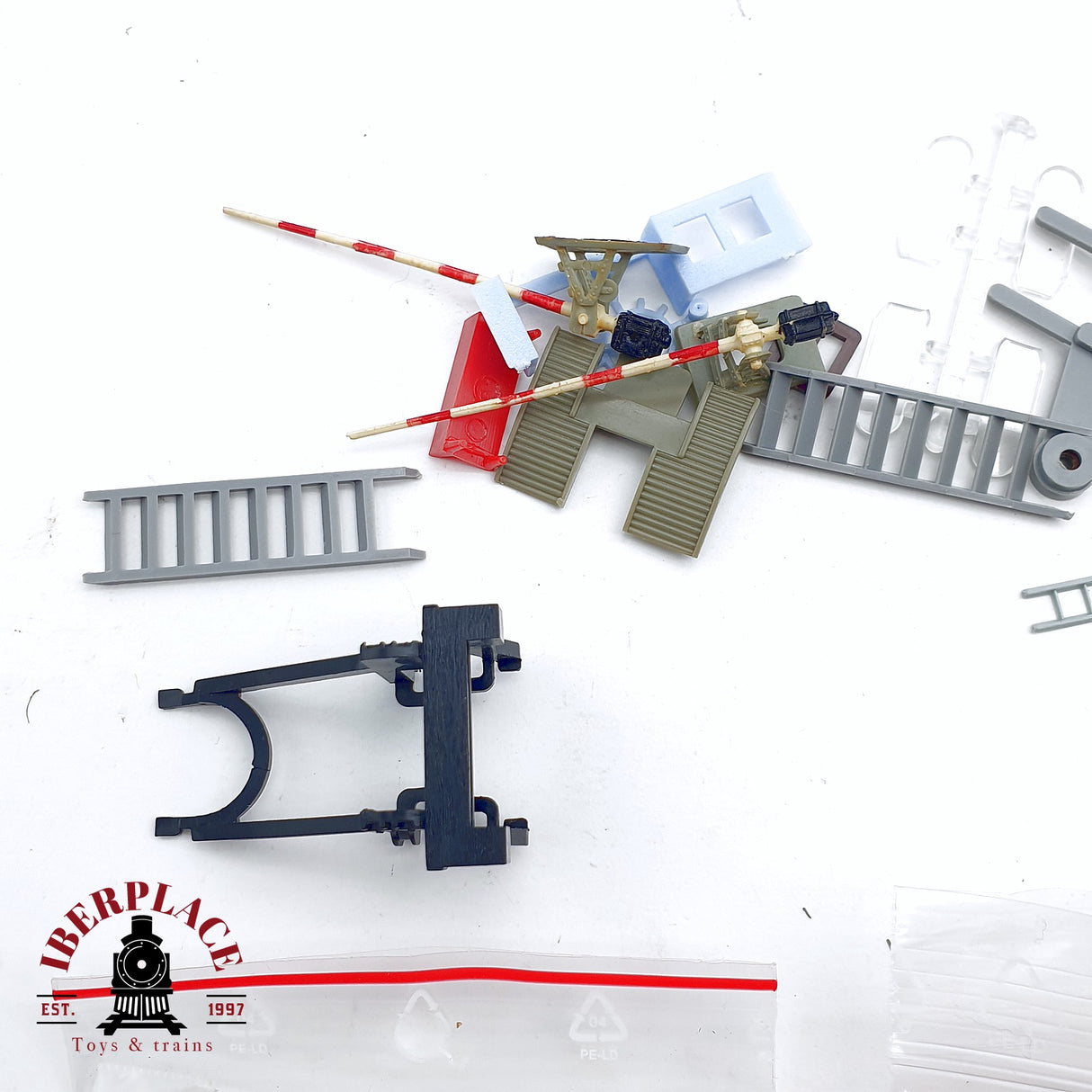 ♻️ 2da mano - Faller figuras barreras de paso a nivel bancos ventanas etc H0 escala 1:87