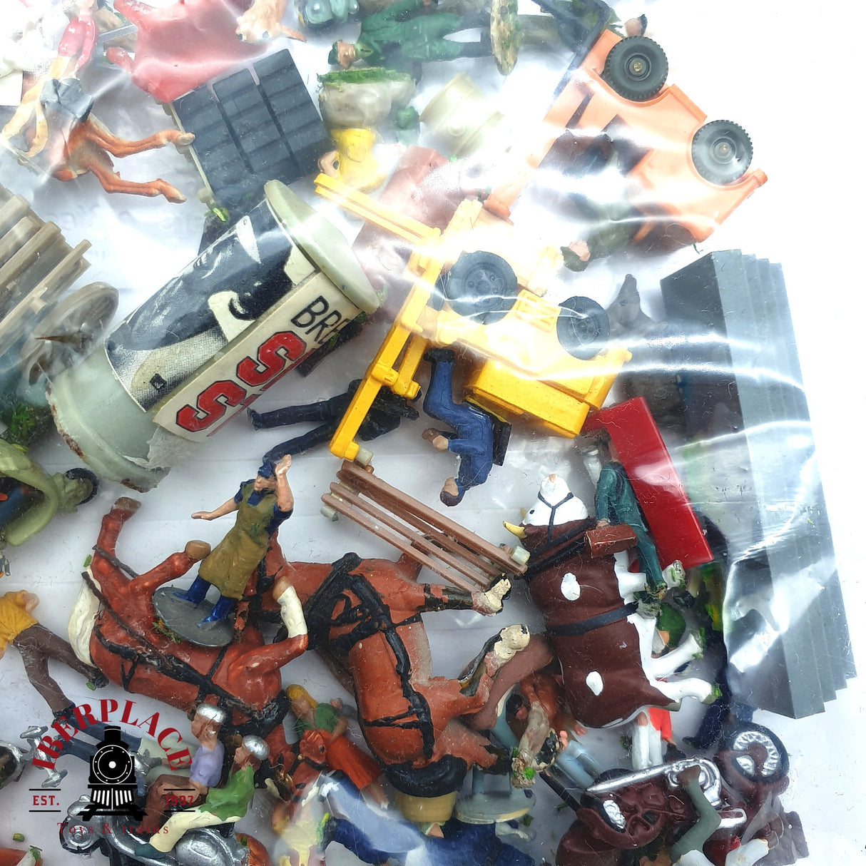 ♻️ 2da mano - Lote Figuras animales carroza bancos personas H0 escala 1:87 EH010