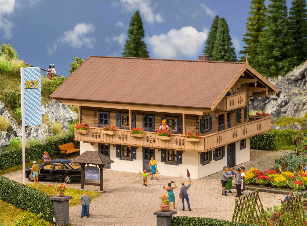 Noch 63405 Casa de huéspedes Edelweiss 8.5 x 7.1 cm 5.2 cm N escala 1:160