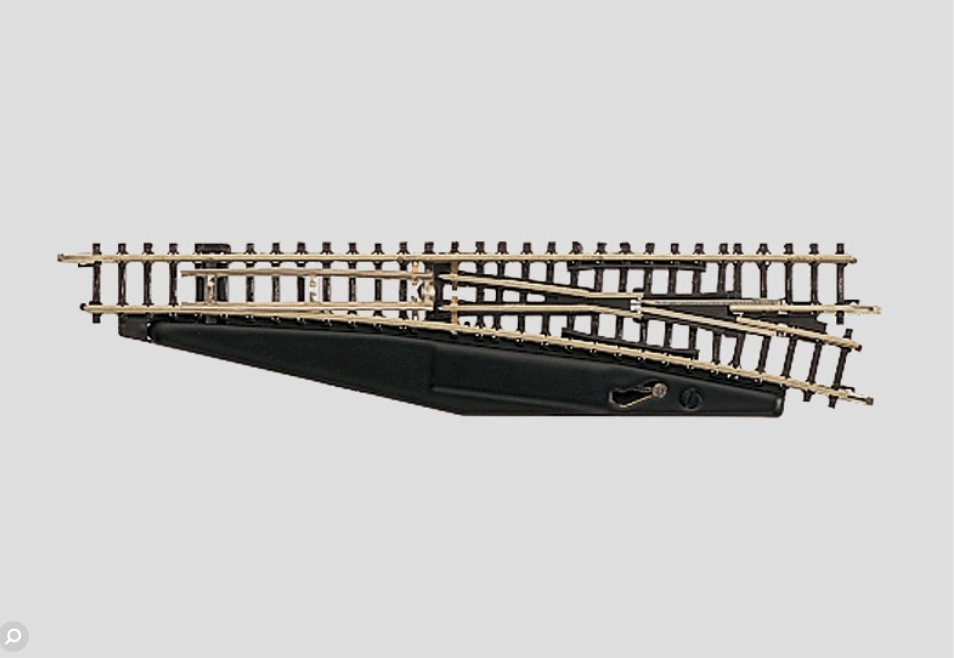 Z 1:220 Märklin 8566 Desvío manual a la derecha Longitud 110 mm. 13°. Radio 490 mm.