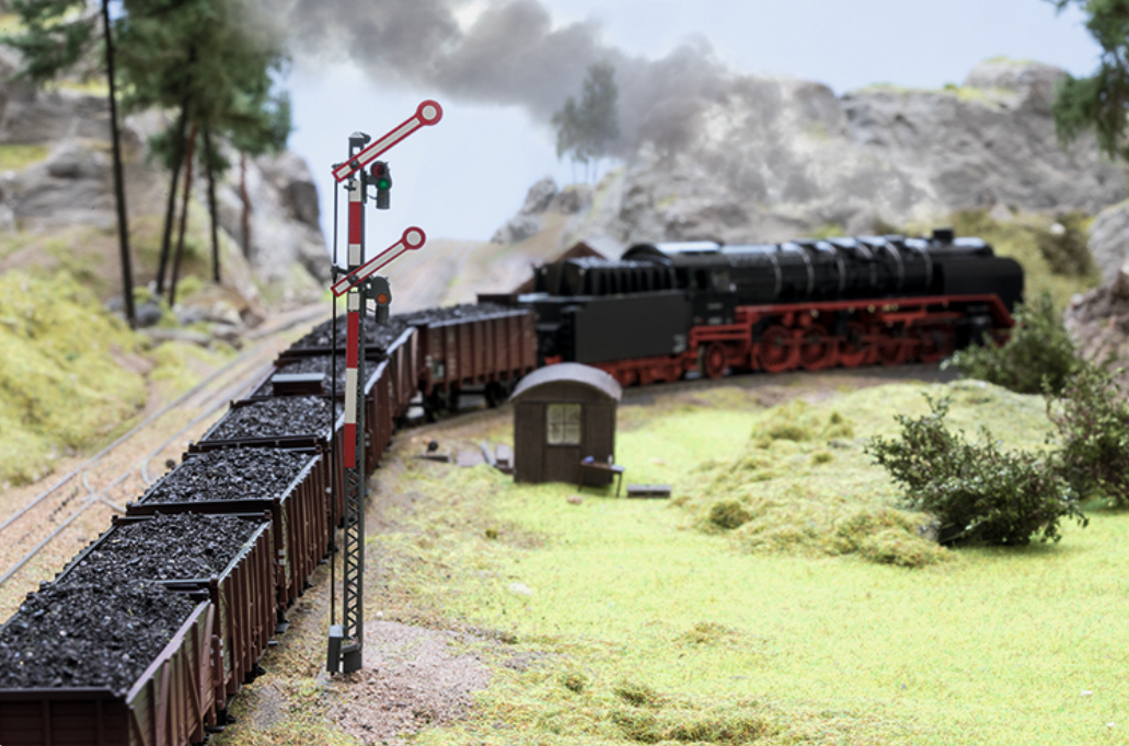 H0 1:87 escala Märklin 70414 Señal principal (señal absoluta) con poste de celosía (Hp 0 / Hp 1 / Hp 2)