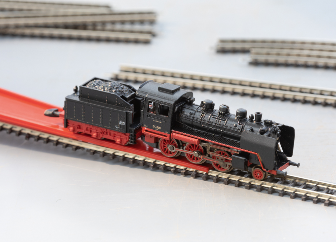 Z 1:220 Märklin 81874 Caja de iniciación "Tren de viajeros de museo" con locomotora de vapor BR 24.