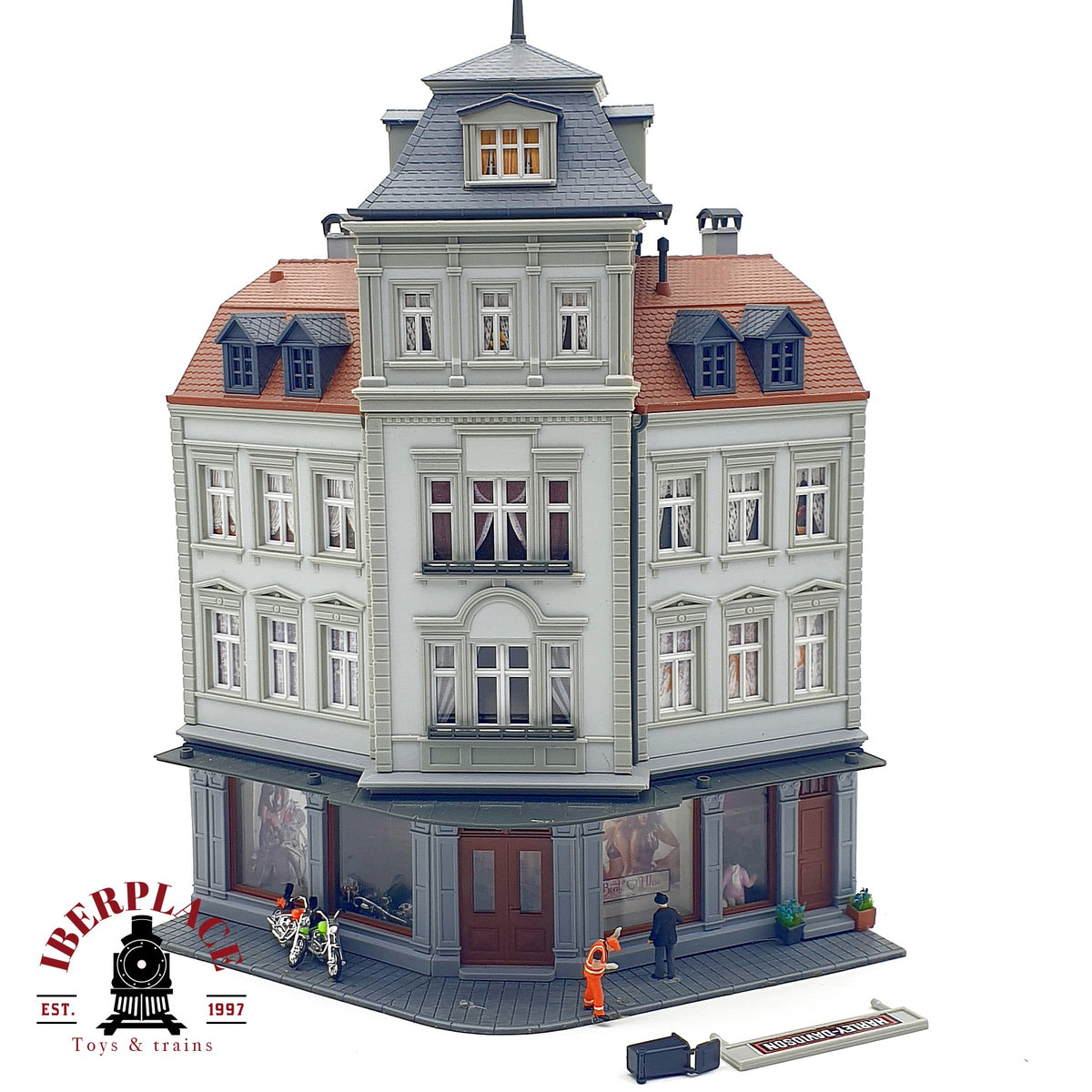 ♻️ Kibri Edificio esquinero con tienda de motos maqueta Escala H0 1:87