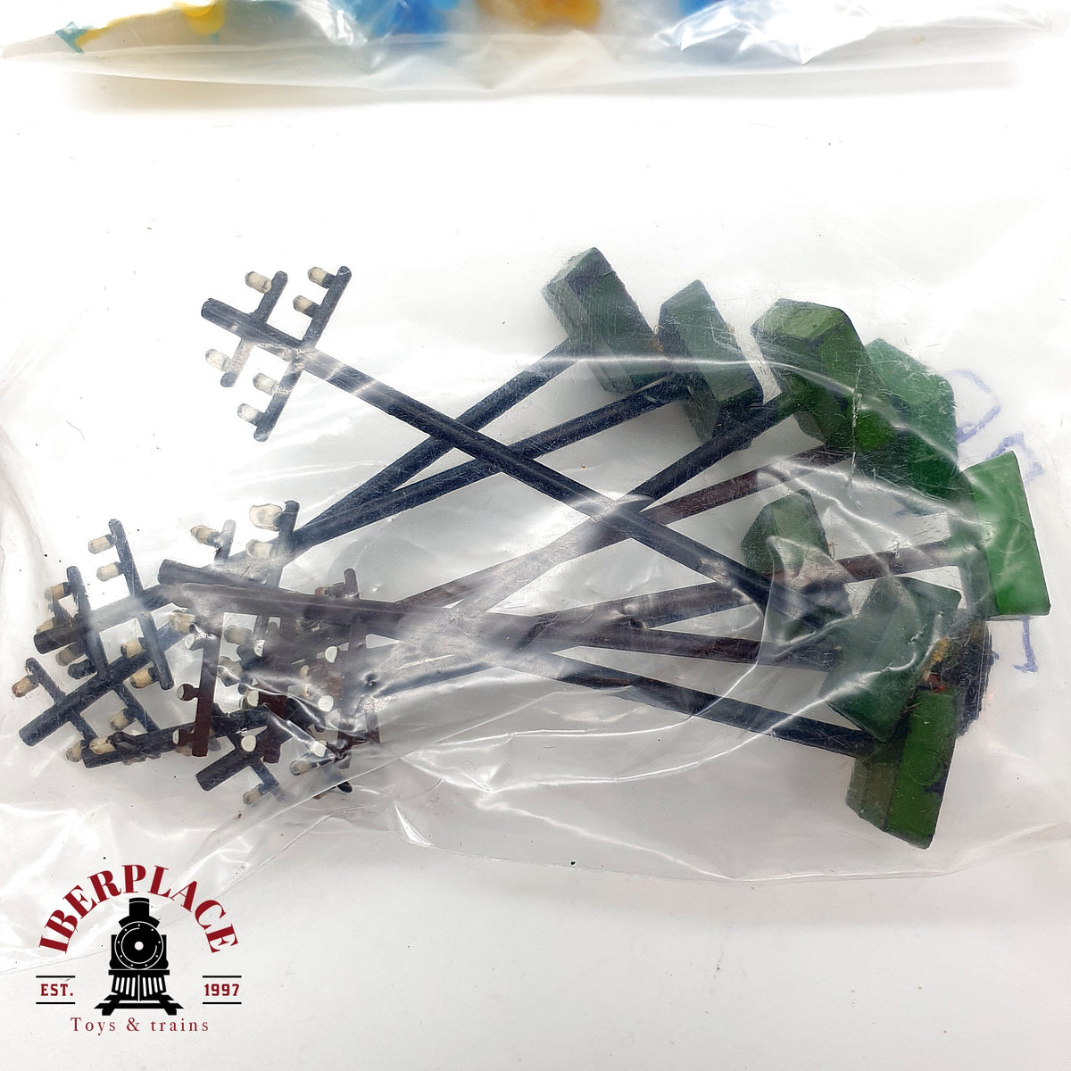 ♻️ 🚂 Figuras Mobiliario Urbano Bancos Mesas Postes Carritos de Carga Escala H0 1:87