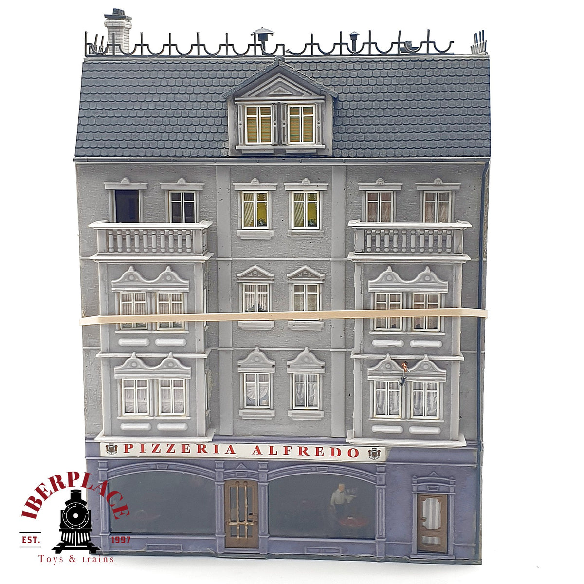 ♻️ Pizzeria Alfredo Edificio residencial con bajo comercial Escala H0 1:87