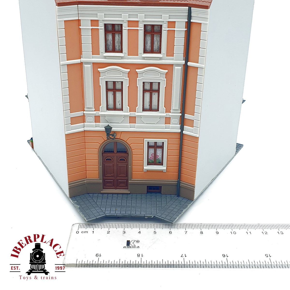 ♻️ Kibri Edificio esquinero con tienda de motos maqueta Escala H0 1:87