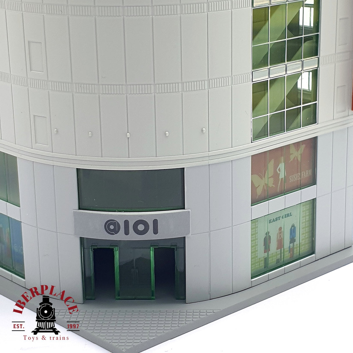 ♻️ Segunda mano - Kato 23-437 Edificio moderno con escaparates N escala 1:160