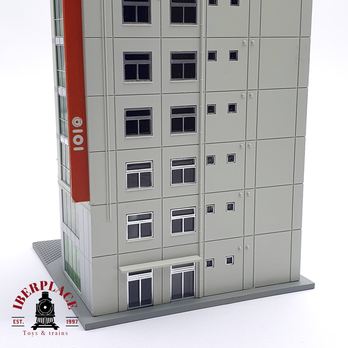 ♻️ Segunda mano - Kato 23-437 Edificio moderno con escaparates N escala 1:160