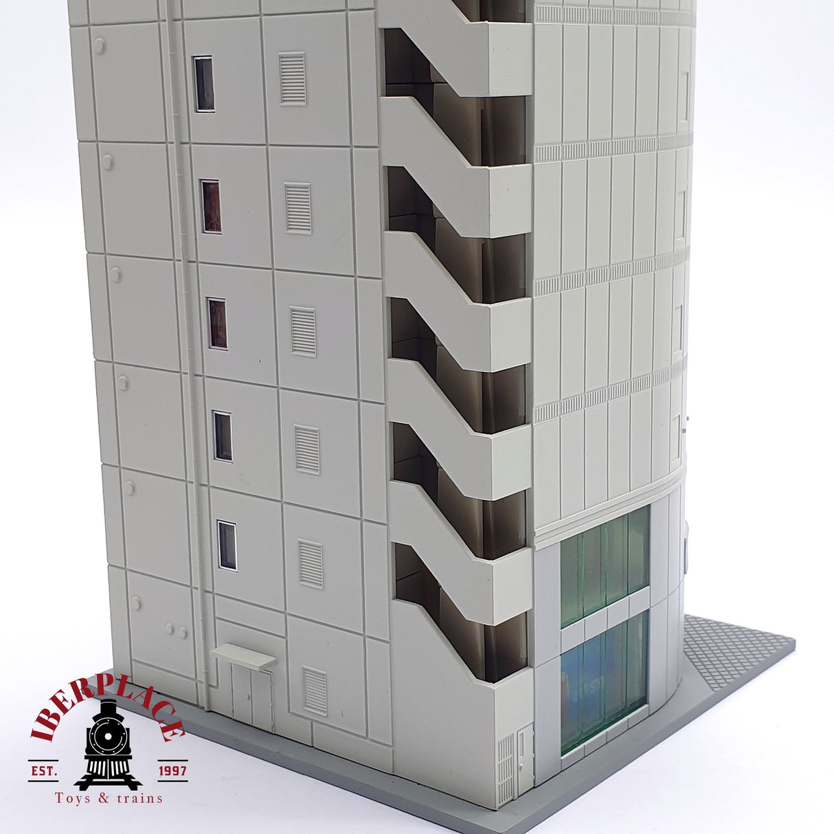 ♻️ Segunda mano - Kato 23-437 Edificio moderno con escaparates N escala 1:160