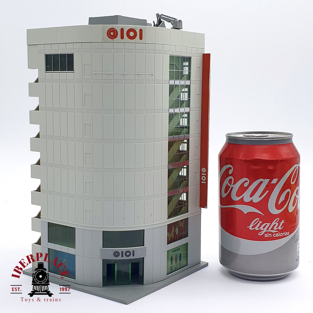 ♻️ Segunda mano - Kato 23-437 Edificio moderno con escaparates N escala 1:160