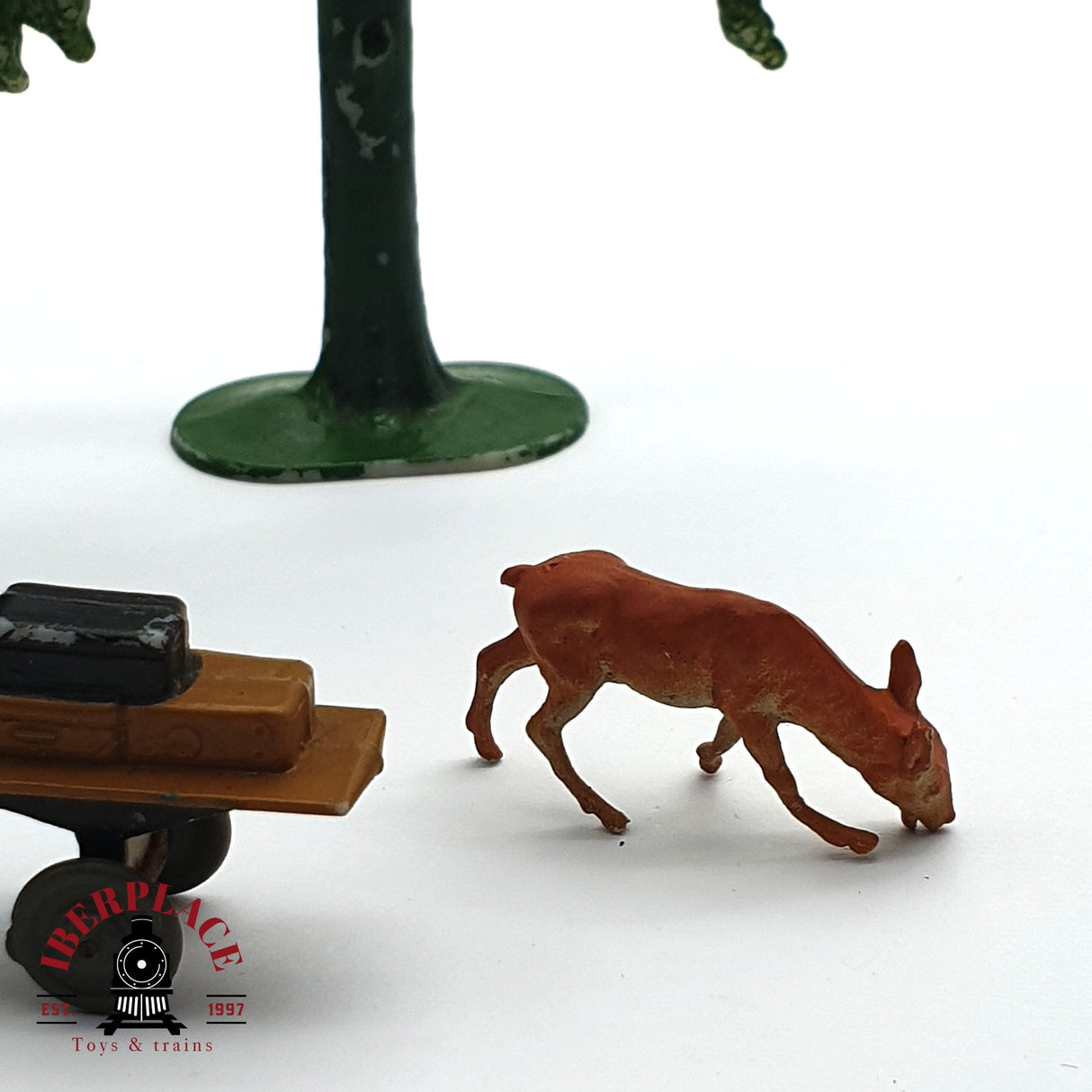 ♻️ 2da mano - Figuras vintage arboles persona con carretilla  E15