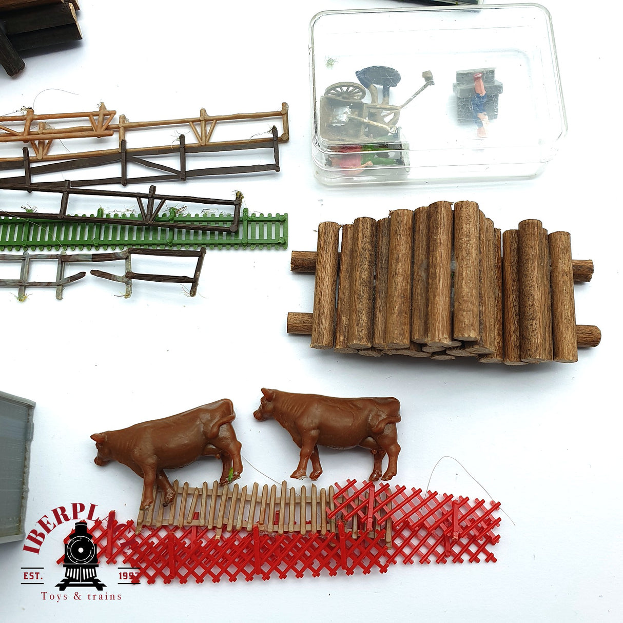 ♻️ 2da mano - Lote Figuras animales contenedor troncos H0 escala 1:87 EH010