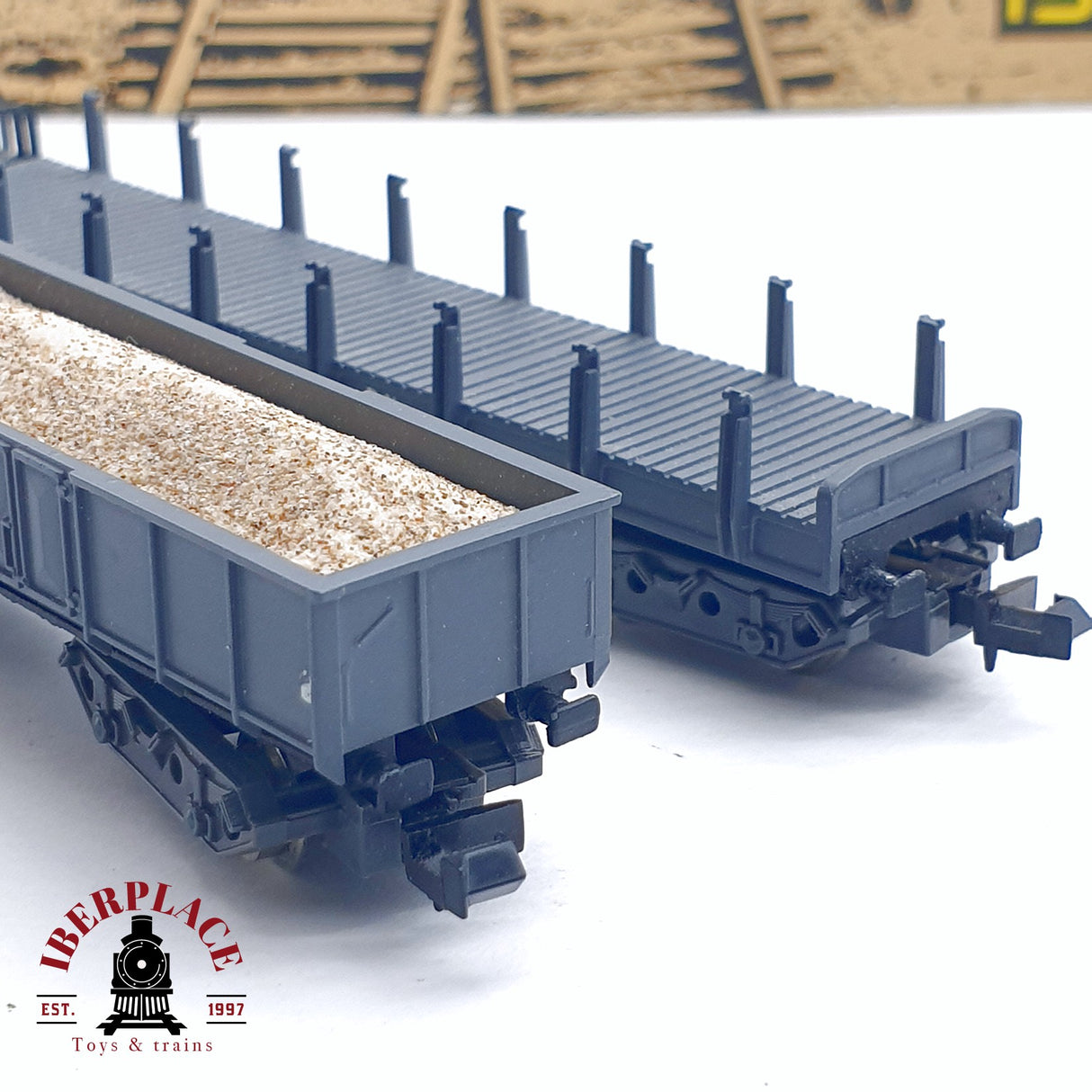 ♻️ 2da mano -  2x IBERTREN vagones telero y borde alto RENFE RN Gris N escala 1:160