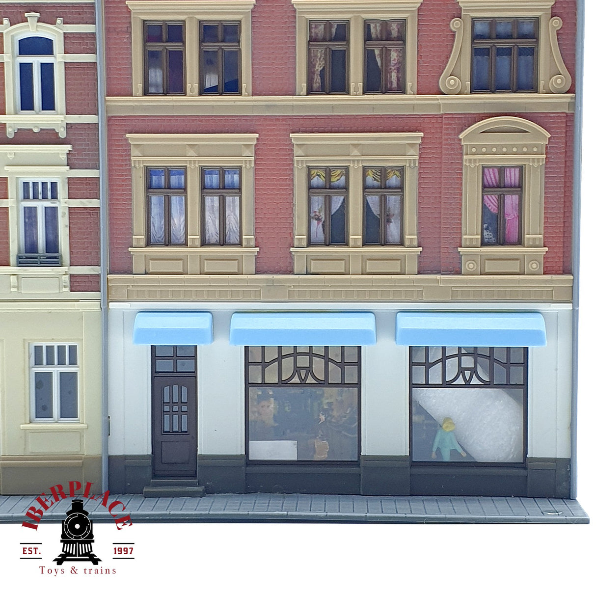 ♻️ KIBRI 3 edificios esquineros con bajos comerciales H0 escala 1:87