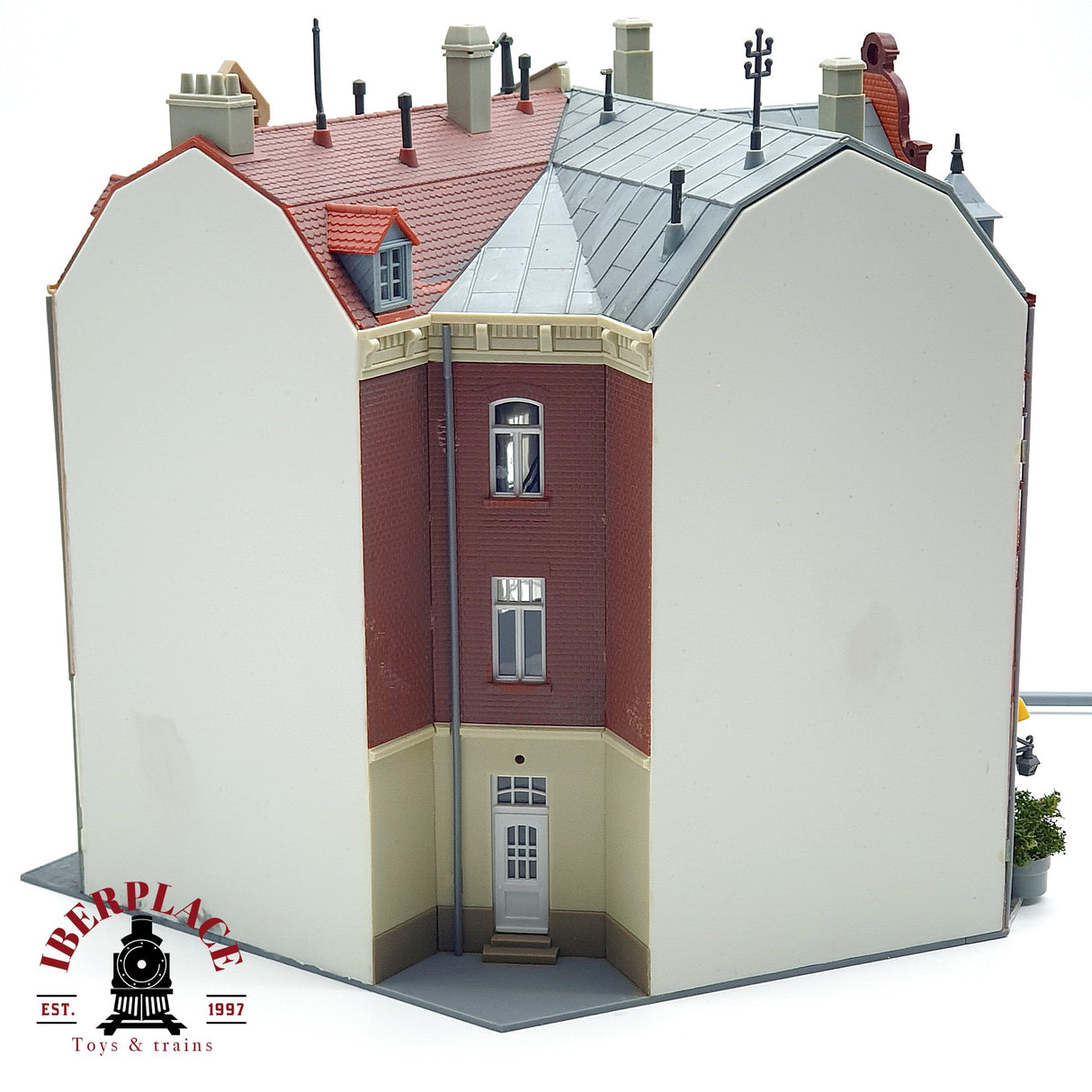 ♻️ KIBRI 3 edificios esquineros con bajos comerciales H0 escala 1:87