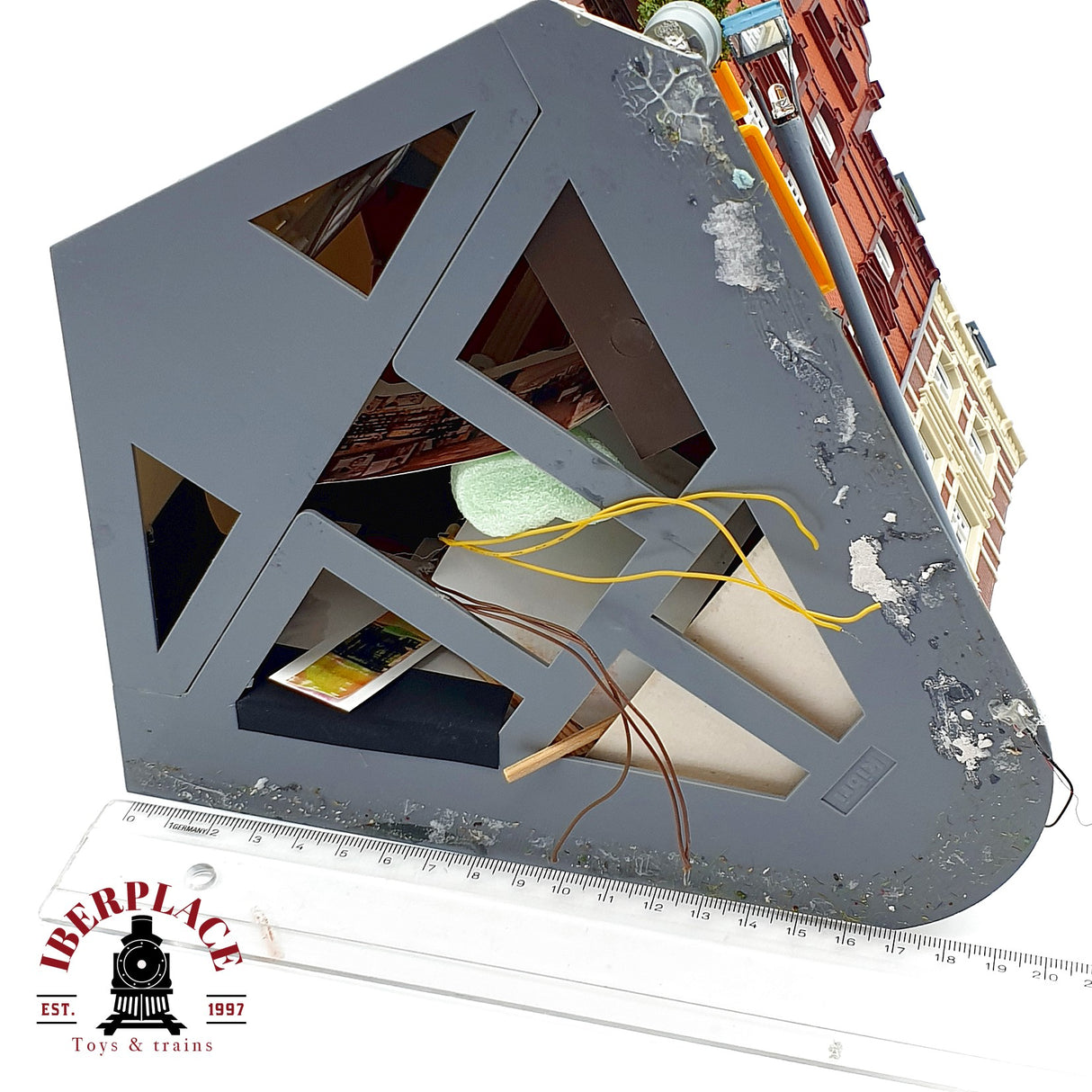 ♻️ KIBRI 3 edificios esquineros con bajos comerciales H0 escala 1:87
