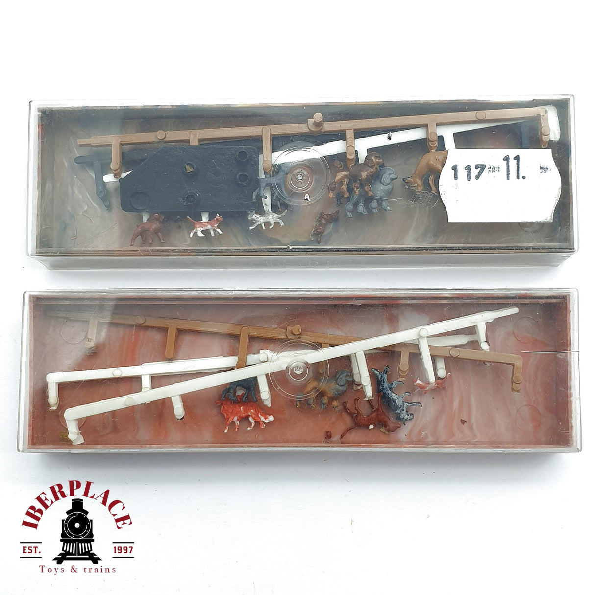 ♻️ 2da mano -  Merten 2x Figuras Perros distintas razas H0 escala 1:87 EH09