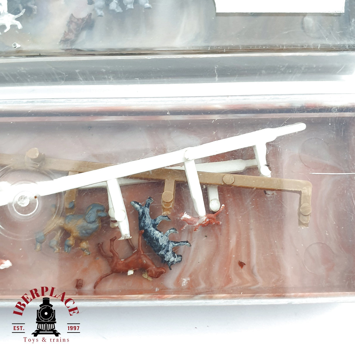 ♻️ 2da mano -  Merten 2x Figuras Perros distintas razas H0 escala 1:87 EH09