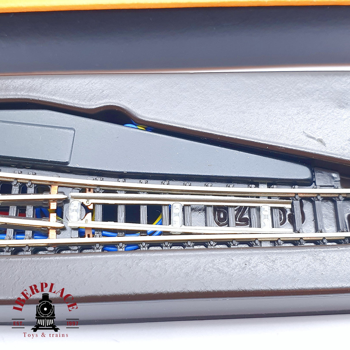 ♻️ 2da mano - Märklin 8563 Desvío eléctrico a la derecha Z escala 1:220