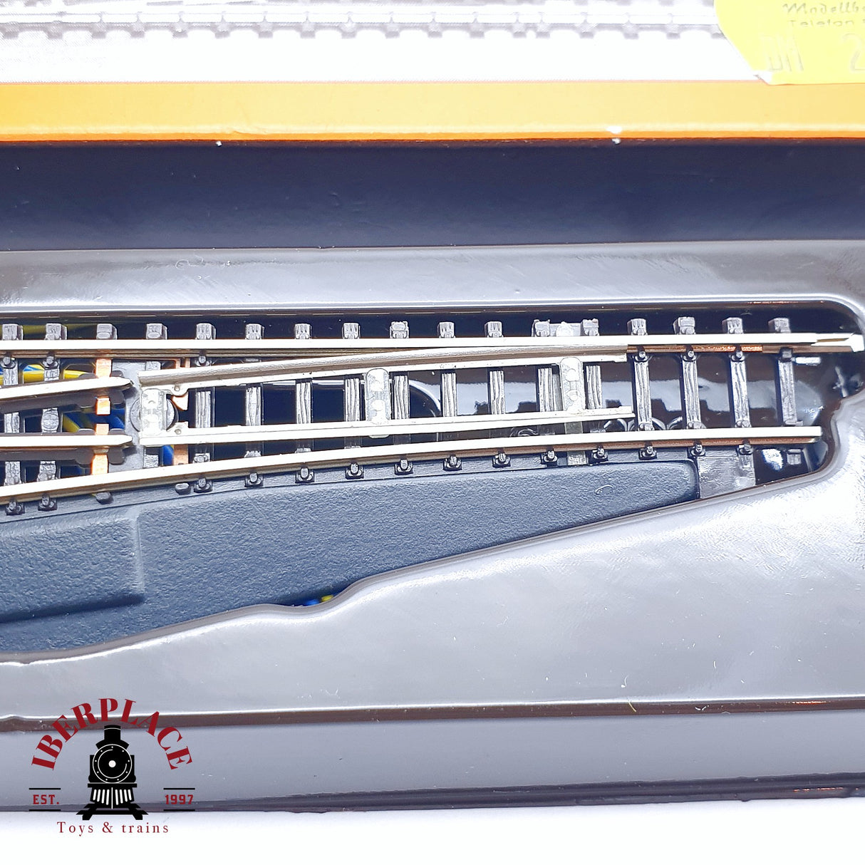 ♻️ 2da mano - Märklin 8562 Desvío eléctrico a la izquierda Z escala 1:220