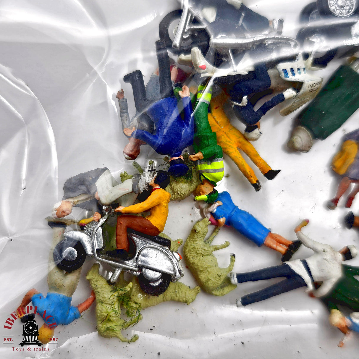 ♻️ 2da mano - Noch + que 100 figuras bancos personas motos bicis etc H0 escala 1:87 A15