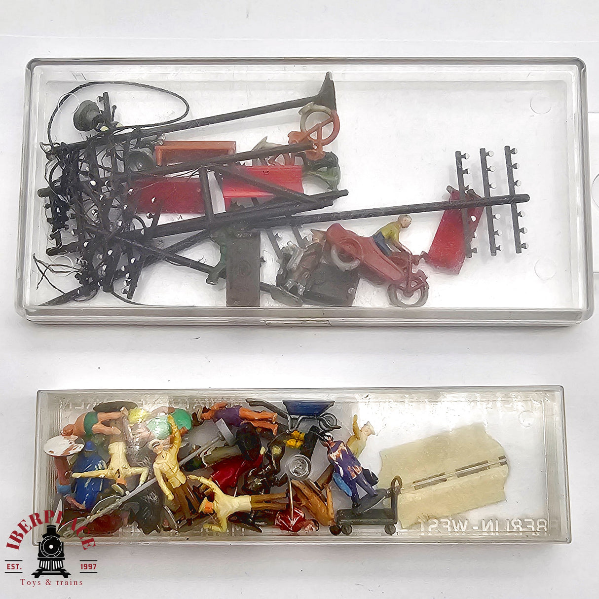 ♻️ 2da mano -  Figuras personas bicicletas bancos etc H0 escala 1:87 E13