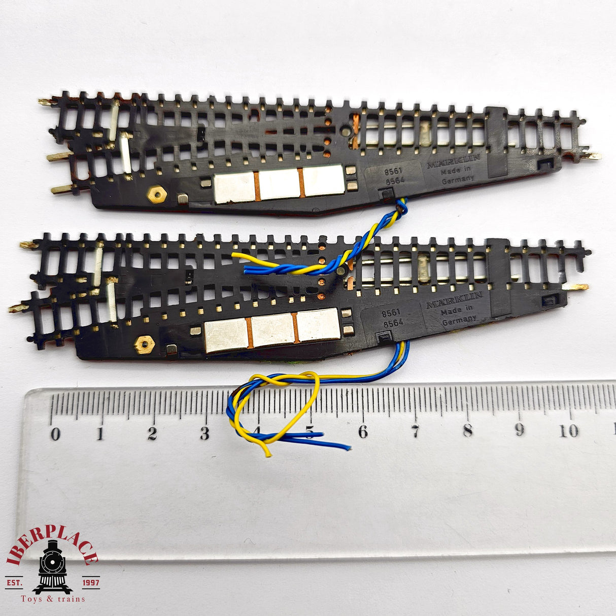 ♻️ 2da mano -  Märklin 2x 8561 8564 desvíos a la derecha Z escala 1:220 E14