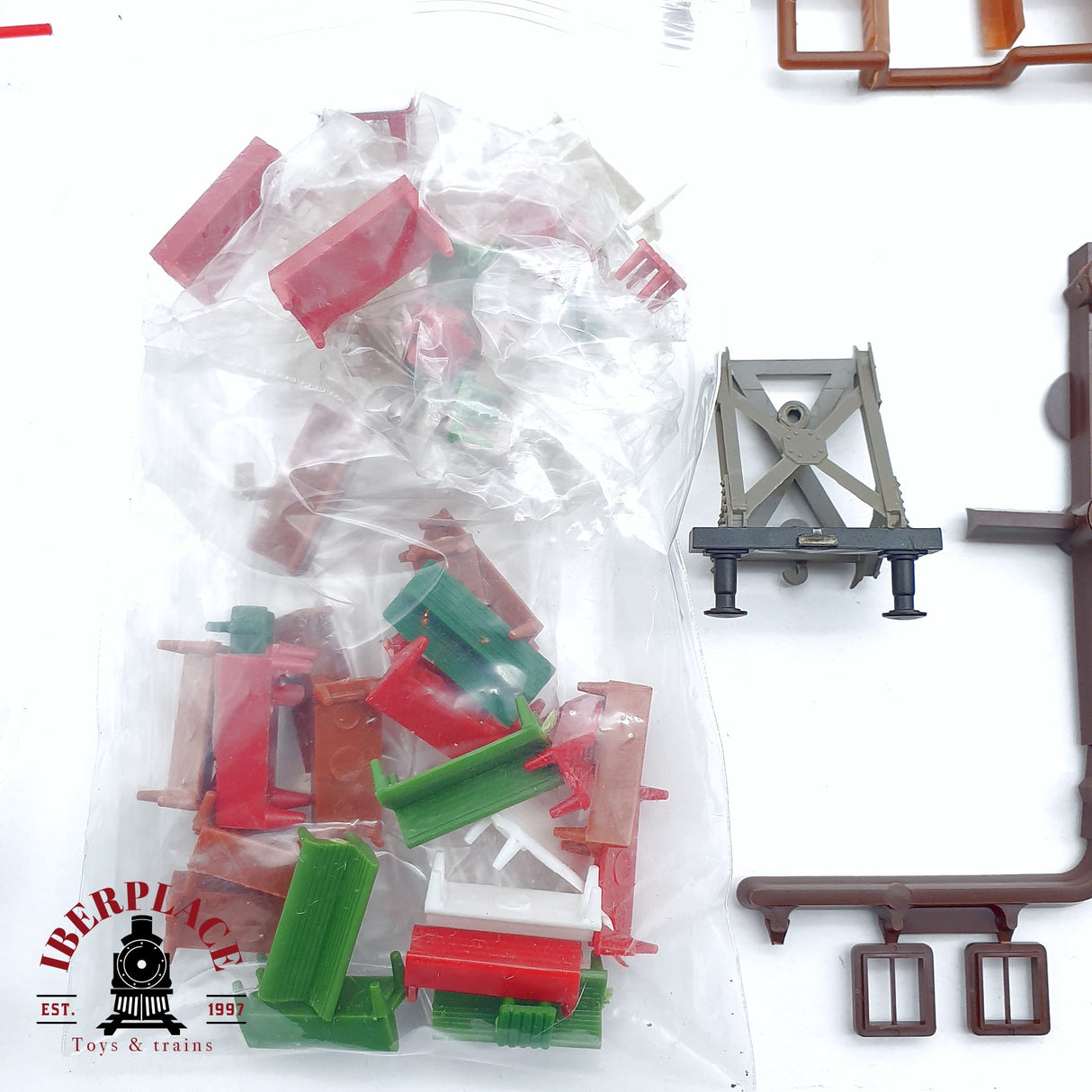 ♻️ 2da mano -  Faller figuras barreras de paso a nivel bancos ventanas etc H0 escala 1:87