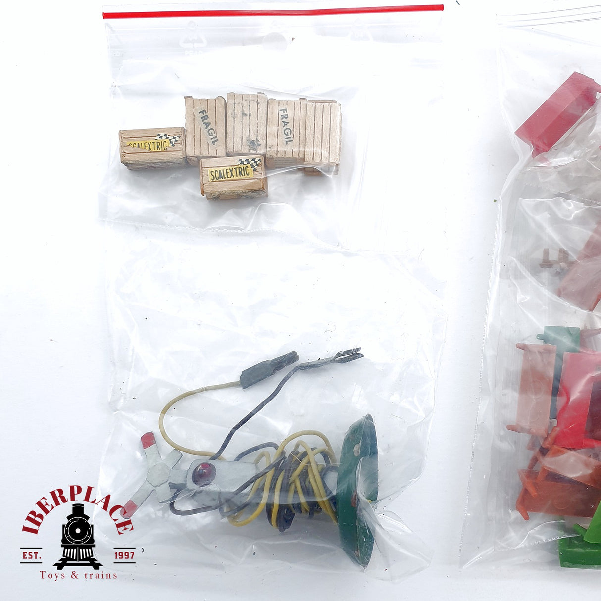 ♻️ 2da mano -  Faller figuras barreras de paso a nivel bancos ventanas etc H0 escala 1:87