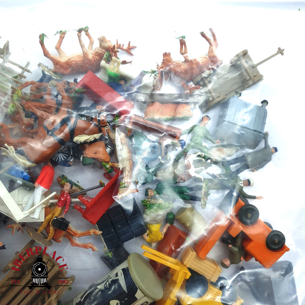 ♻️ 2da mano - Lote Figuras animales carroza bancos personas H0 escala 1:87 EH010