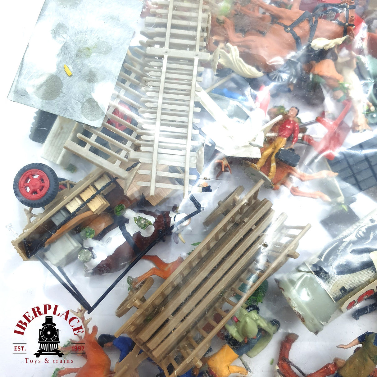 ♻️ 2da mano - Lote Figuras animales carroza bancos personas H0 escala 1:87 EH010