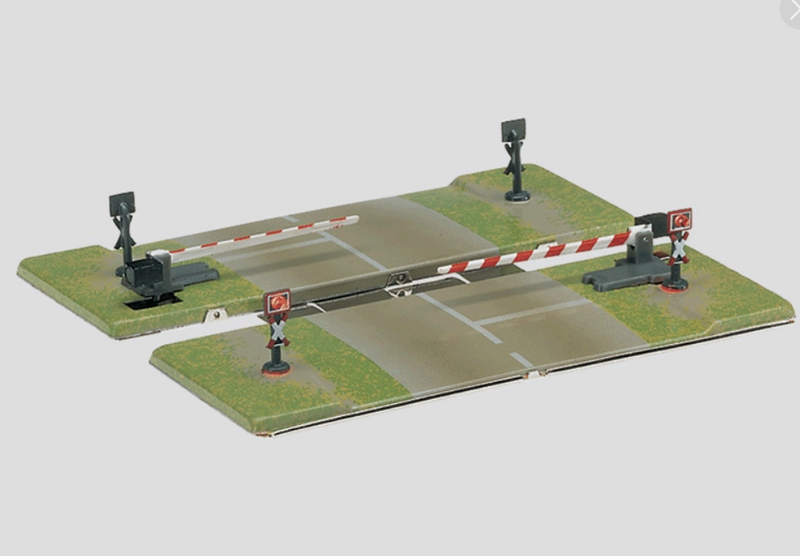 Märklin 8992 – Bahnübergang mit zwei Halbschranken · Z